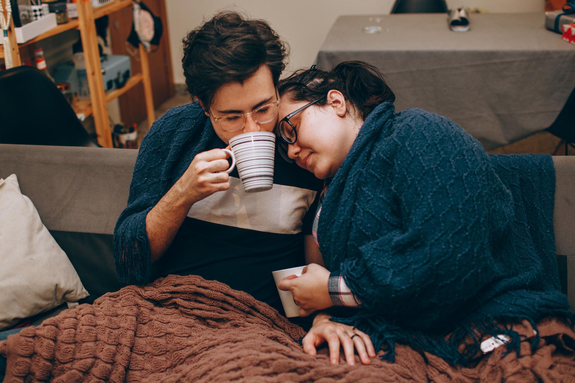 Couple sharing hot drinks, illustrating customer comfort and trust after an AI-generated ad purchase.