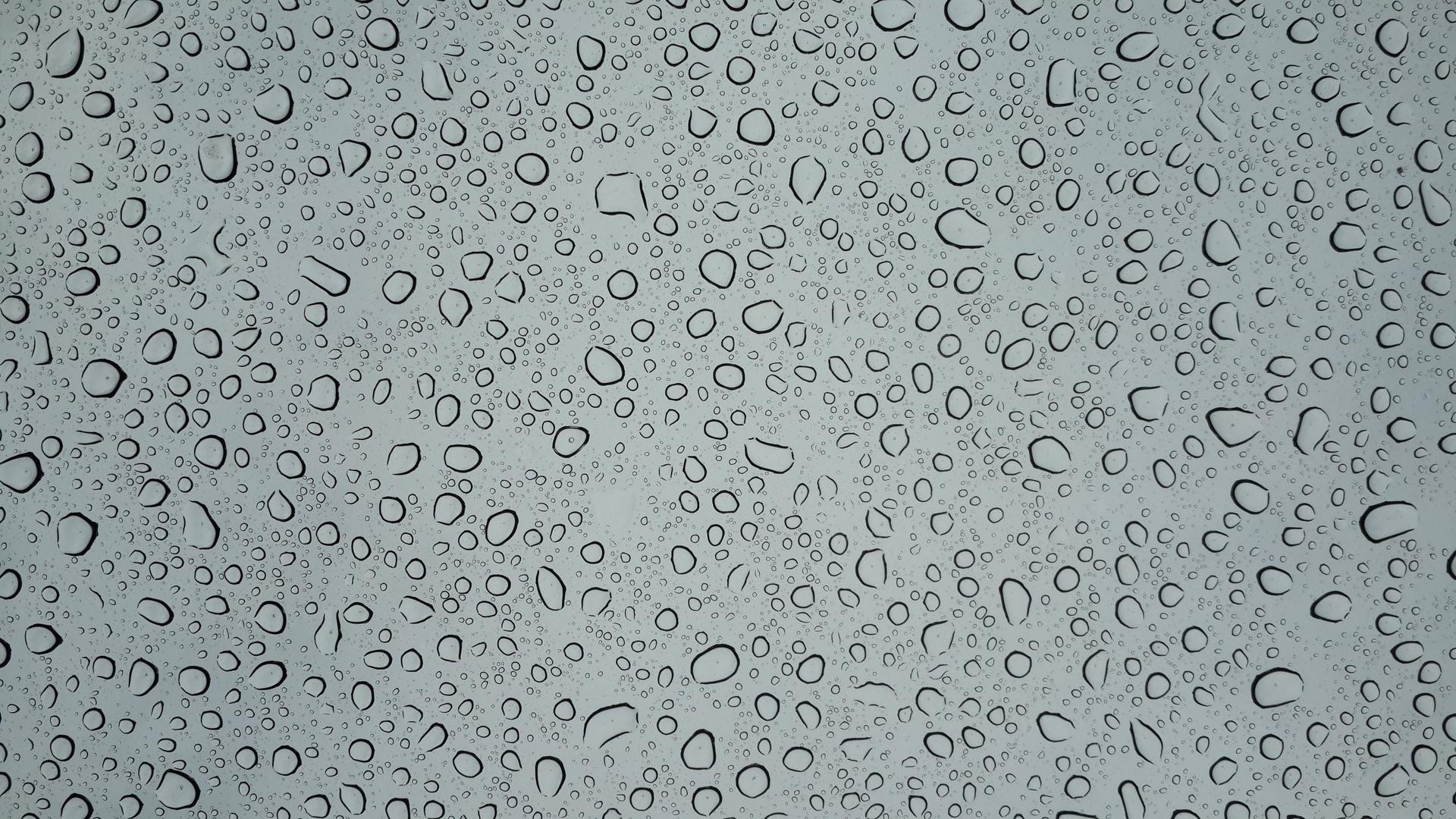 Water Droplets Represent AI Ad Transparency Water droplets on glass symbolize transparency in AI advertising and consumer trust.